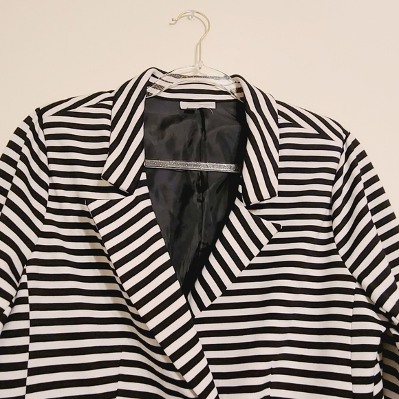 Halogen | Black & White Striped Cropped Blazer Jacket (Size Large) - Picture 3 of 14